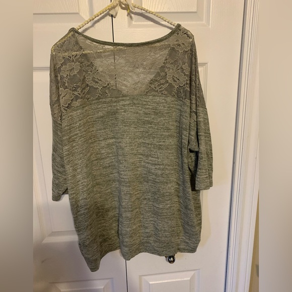 Relaxed Fit Super Soft Plush V-Neck Lace Yoke Dolman Top size 2 - Picture 3 of 8